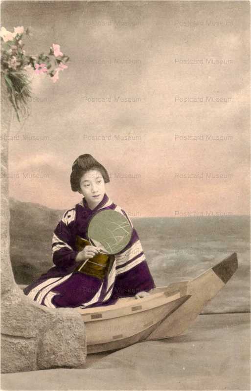 br120-団扇美人 船の上