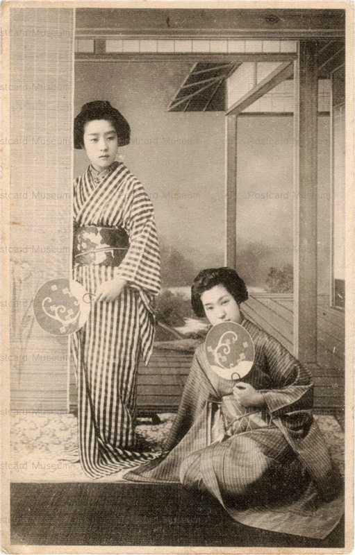 br230-団扇を持つ美人二人