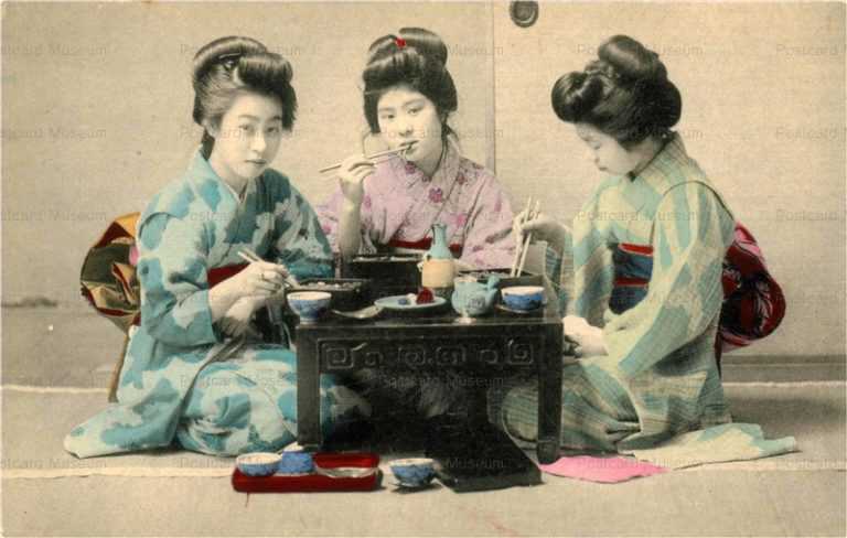 fe040-折弁当を食べる女性三人