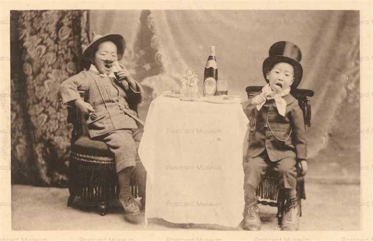 fe160-洋食を食べる仮装の子供達 アサヒビール