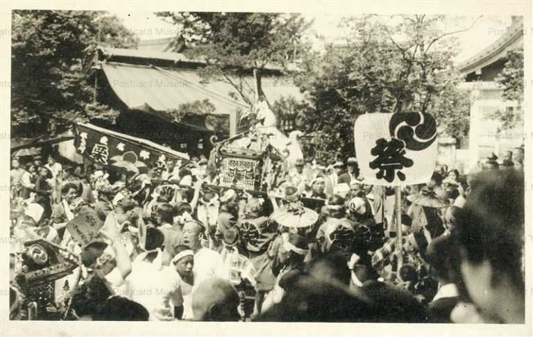 fm020-Kanda Myojin festival 神田明神祭礼 神社境内の大小神輿 昭和初期