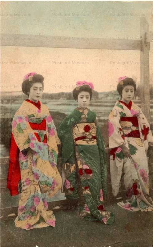 m005-舞妓三人 床