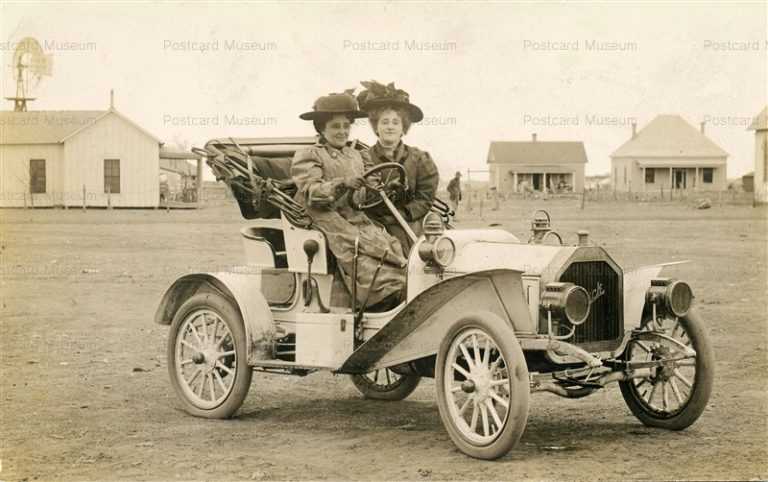 car040-Two Ladies Ii a Buick Automobile