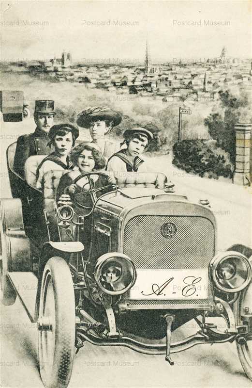 car830-Family in Early Car Automobile-Kid Drives