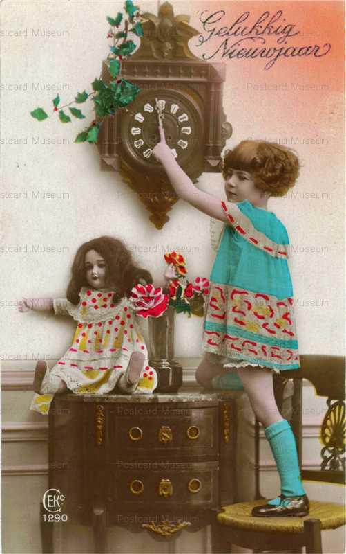 do068-Doll&Clock