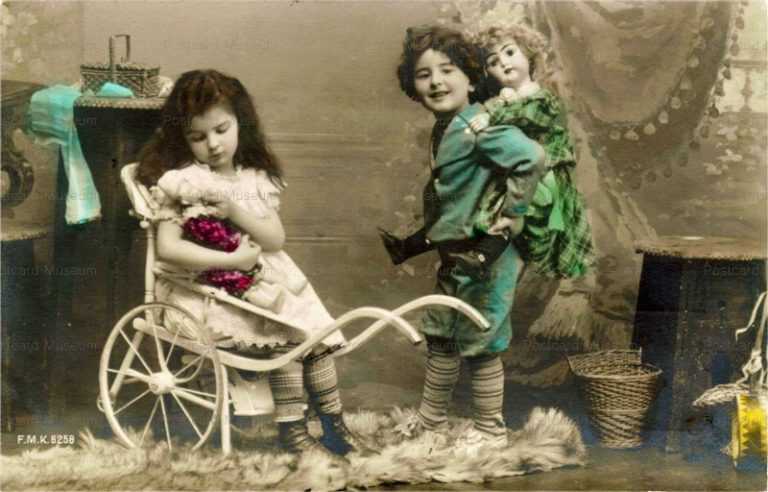 do073-Boy&Girl with Doll