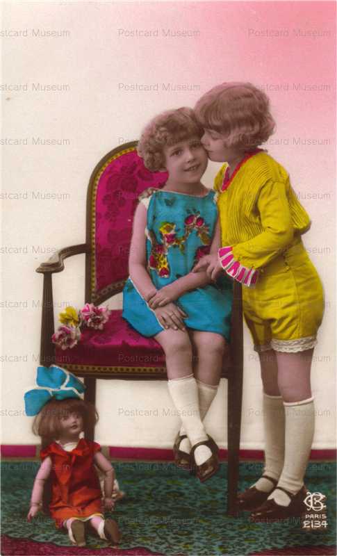 do095-2Girls with Doll