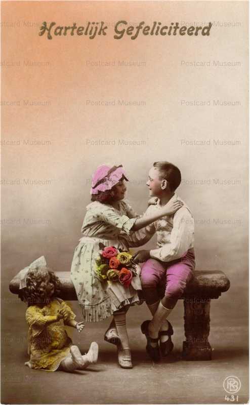 do098-Girls&Boy with Doll