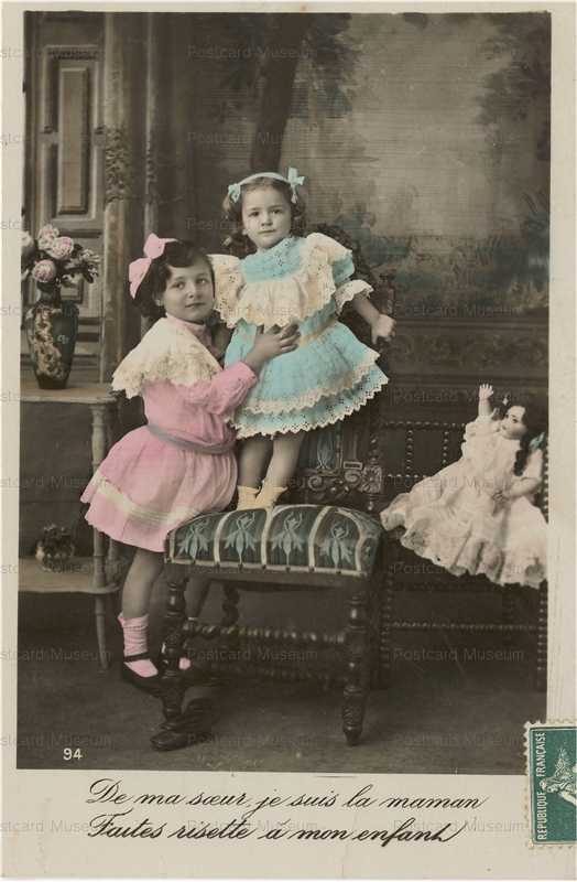 do103-Doll Two Girls Chair