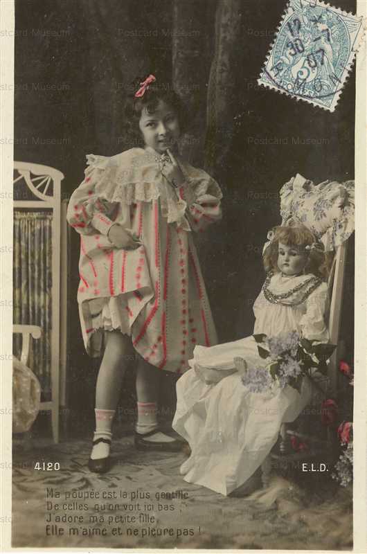 do255-Child Girl with Huge Doll