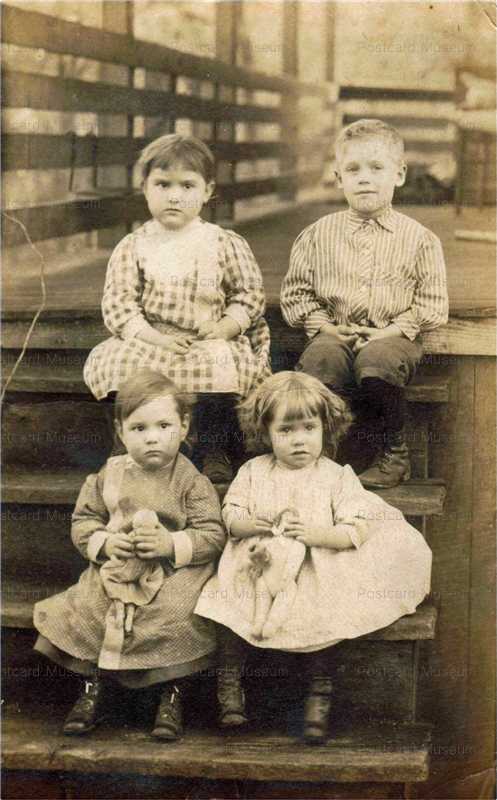 dob031-4Children