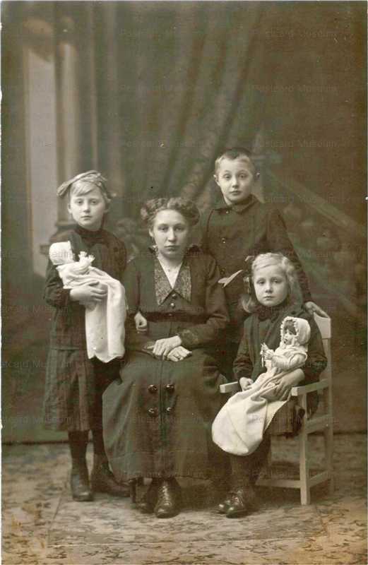 dob034-Family 2Dolls