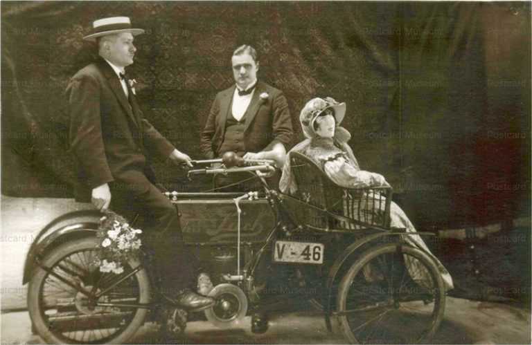 dob035-Car Big Doll