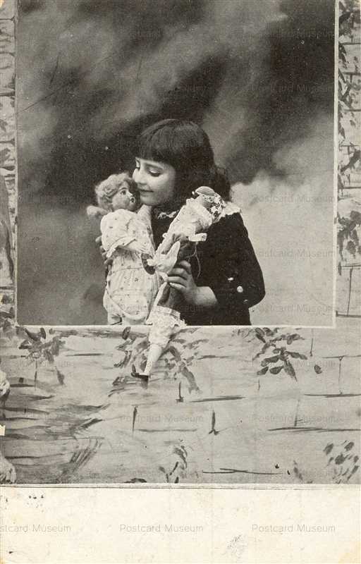 dob046-Girl&Doll