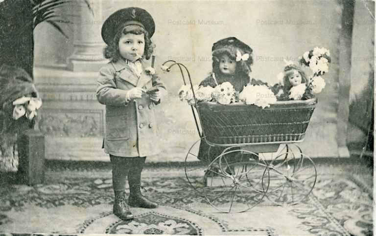 dob050-Girl with Carriage