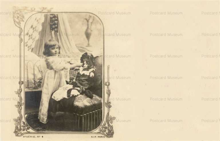dob056-Little Girl with Big Doll Art Nouveau