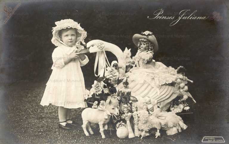 dob059-Netherlands Princess Juliana with Doll Toys