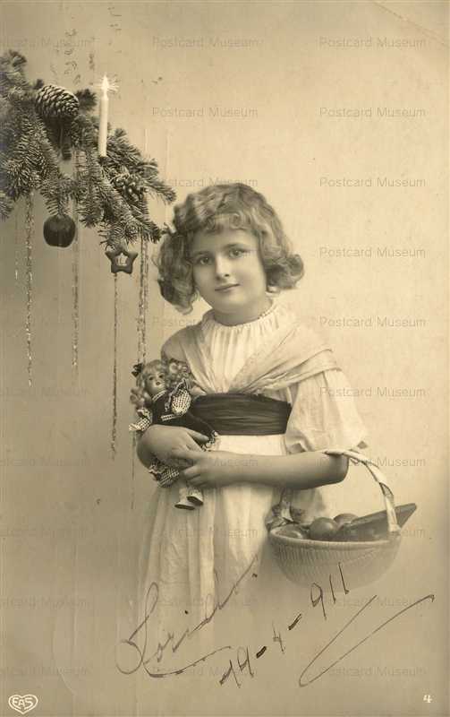 dob090-Girl with Doll X'mas Tree