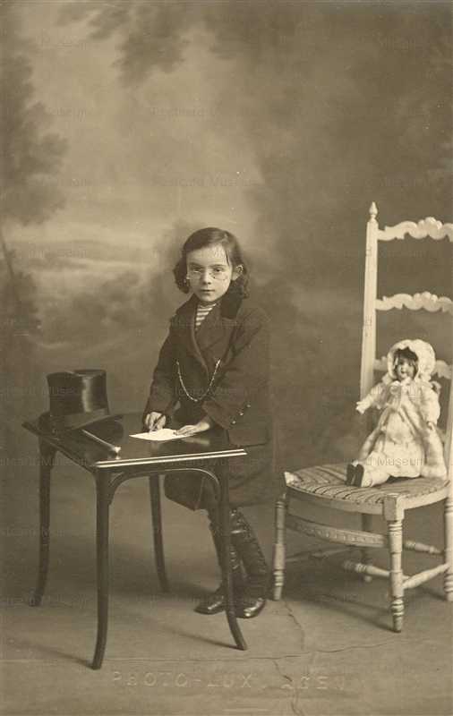 dob130-Girl with Doll