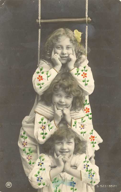 eg030-Three Cute Girls