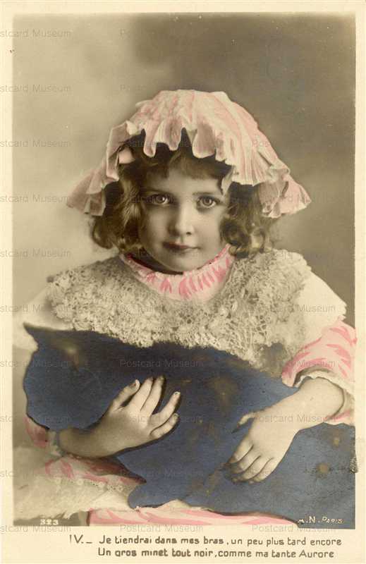 eg047-Child Girl with Cat