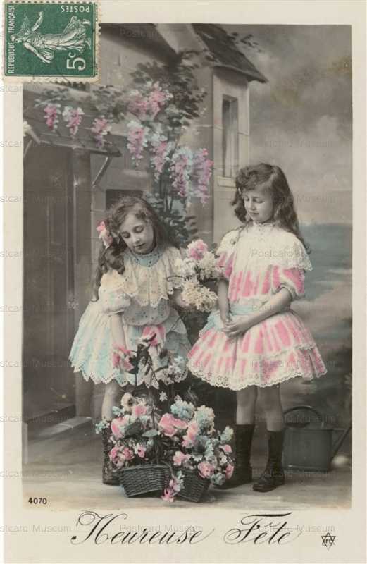 eg060-Girls with Flowers