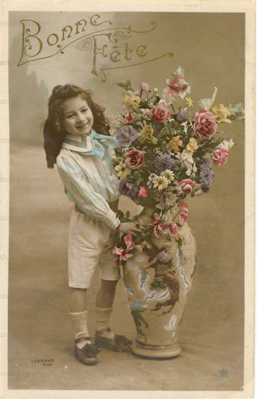 eg086-Cute Girl with Flowers Bonne Fete