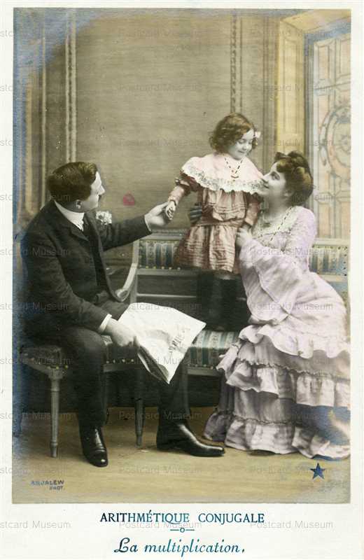 eg110-Girl with Parents