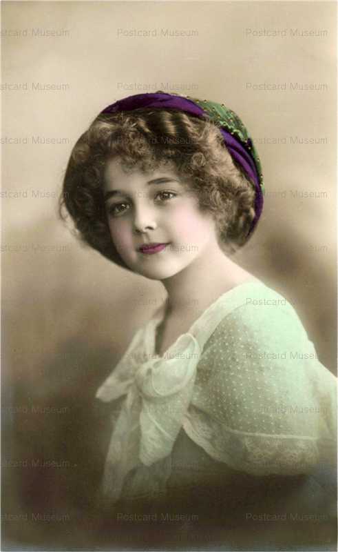 eg212-Cute Edwardian Girl