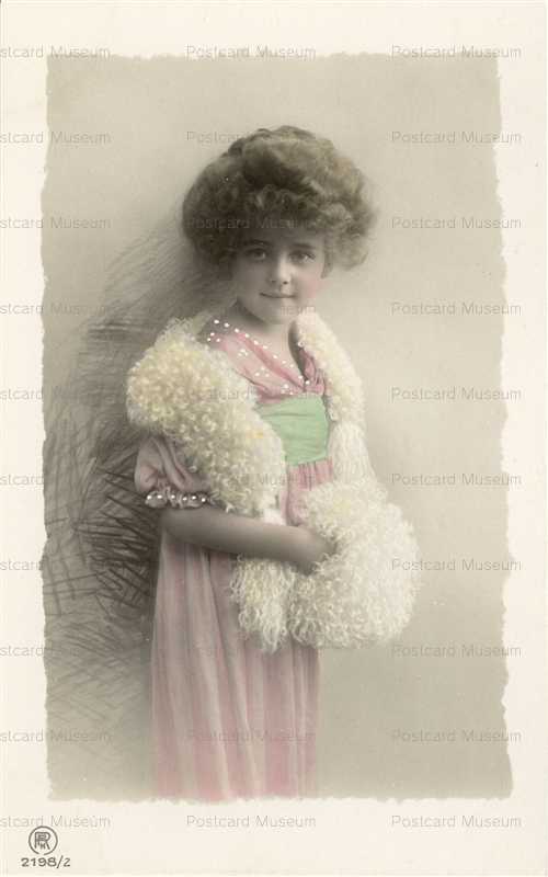 eg224-Cute Edwardian Muff Girl