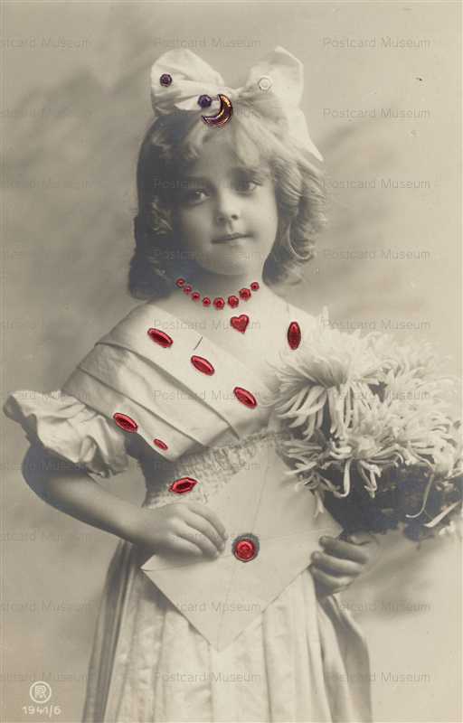 eg234-Edwardian Superb Girl Hold Letter and Flower