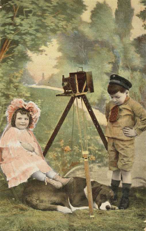 eg480-Boy&Girl with Dog Camera