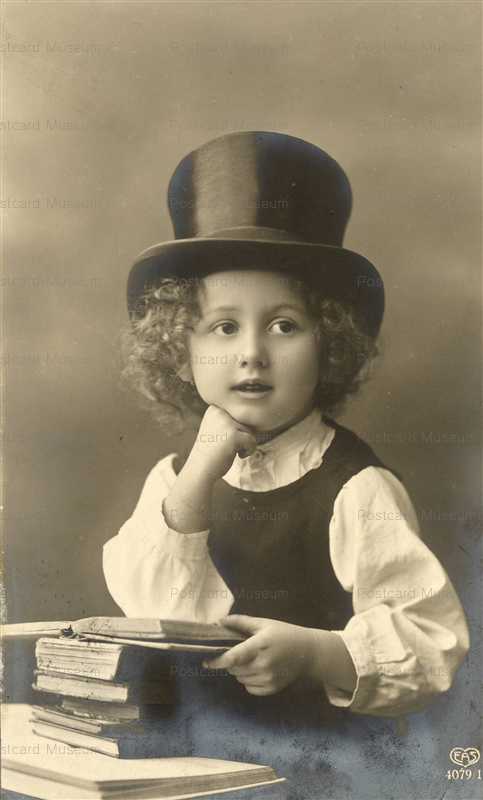 egb100-Silk-Hat Girl