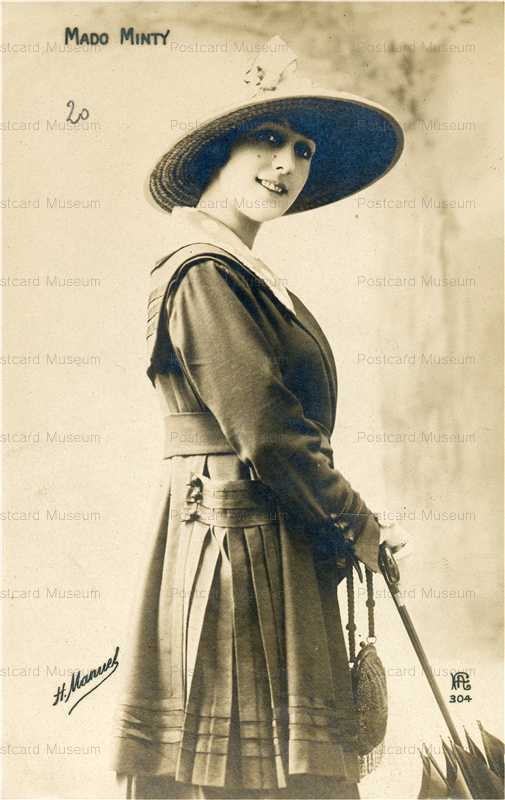 elb100-Bonnet Lady with Umbrella