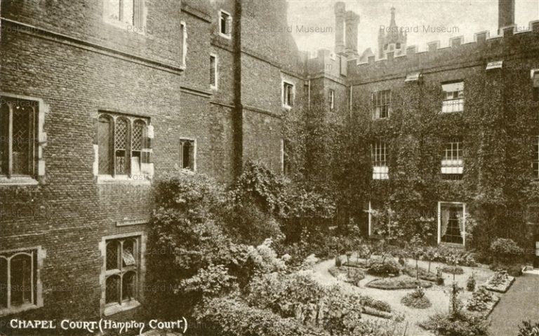 ge315-Chapel Court Hampton Court