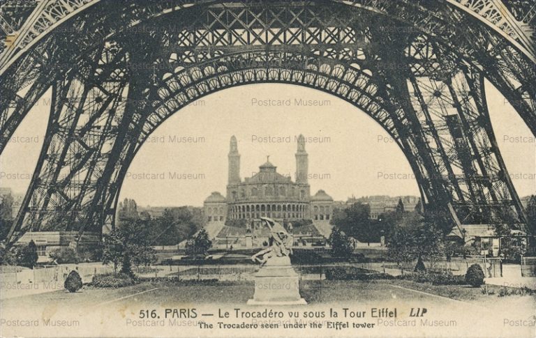 gf084-Paris Le Trocadero vu sous La Tour Eiffel