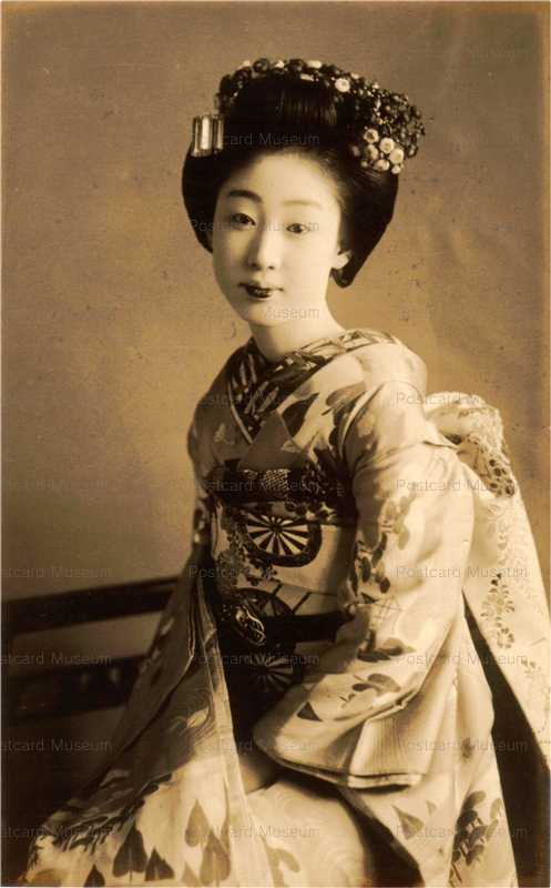 mb003-舞妓 椅子 座り姿