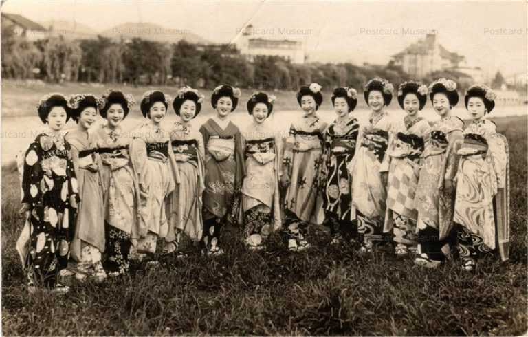 mb020-舞妓十三人 川辺