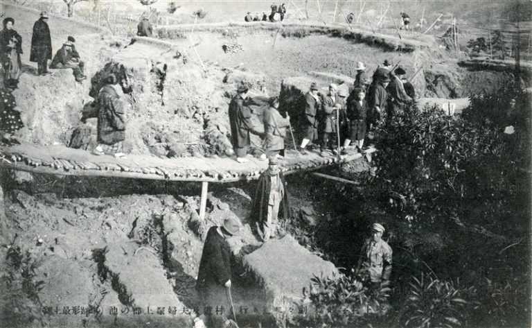 cht460-馬蹄形最上 堅上村字峠區刻々に行く村道及夫婦塚上部の池