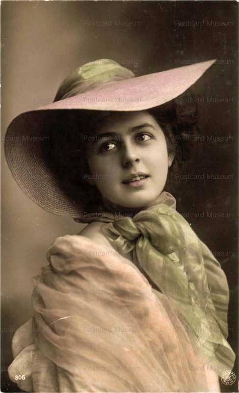 el420-Hat Lady