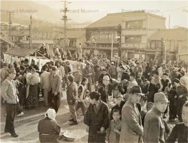 hi1464-Kure Hiroshima 呉 四ツ道路 本通3丁目 闇市 昭和20年10月 広島