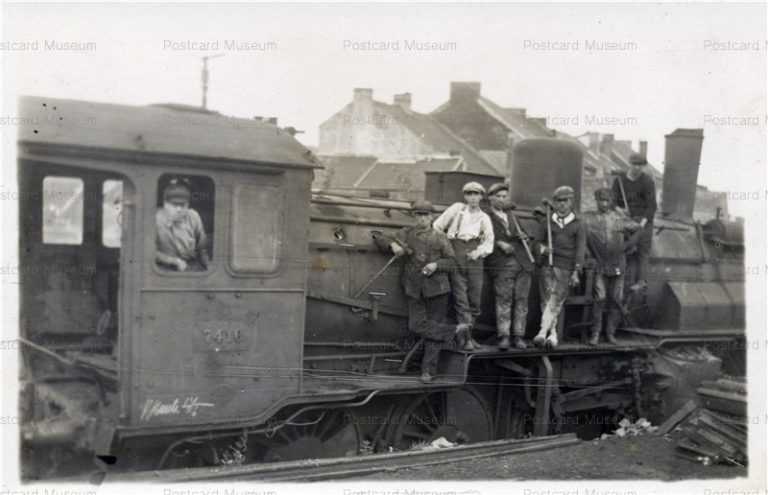 trm140-Railroad Workers on Locomotive