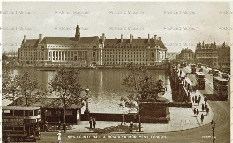 ge030-New County Hall & Boadicea Monument London