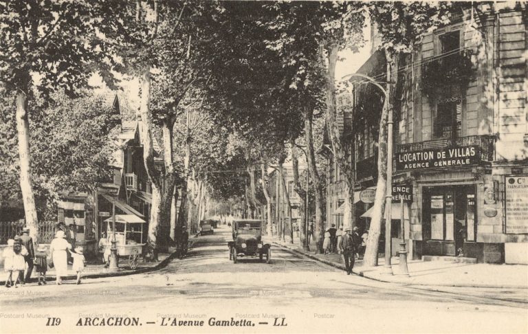 gf2450-Arcachon L'Avenue Gambetta LL