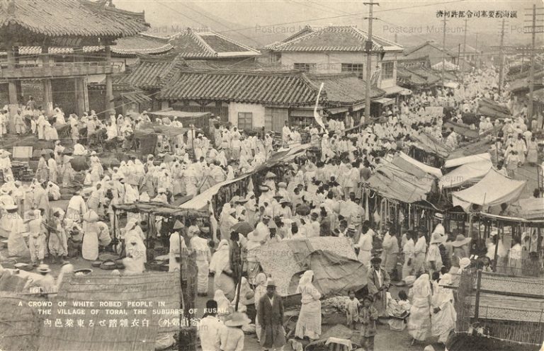 ghc406-A Crowd of White Robed People in the Village of Torai the Suburbs of Fusan 白衣雑踏せる東來邑内 釜山郊外